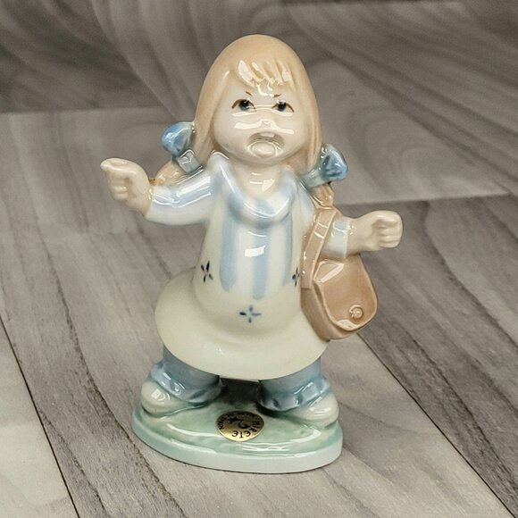 Mirete Porcelain Figurine Girl Yelling Playing Dress Up 4" Made In Spain - Picture 1 of 13